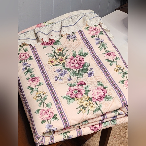 Gorgeous FULL/QUEEN VINTAGE HANDMADE QUILT *ENGLISH ROSE GARDEN* - Picture 1 of 3